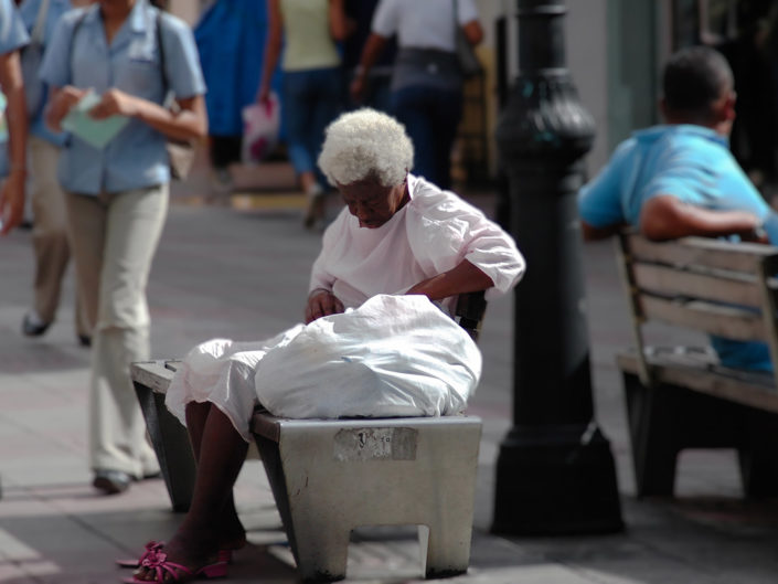 Femme agee saint domingue voyage carole doussin photographe